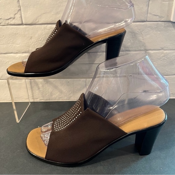 Onex sz 6 brown stretchy mules with crystal bling design - Picture 3 of 16